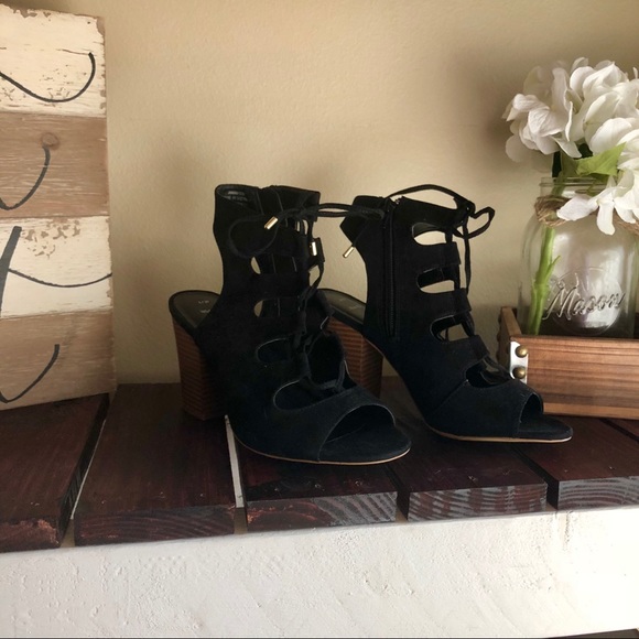 Tie-up peep toe booties/heals! - Picture 2 of 3